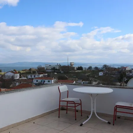 Hostel Trekios & Cafe *